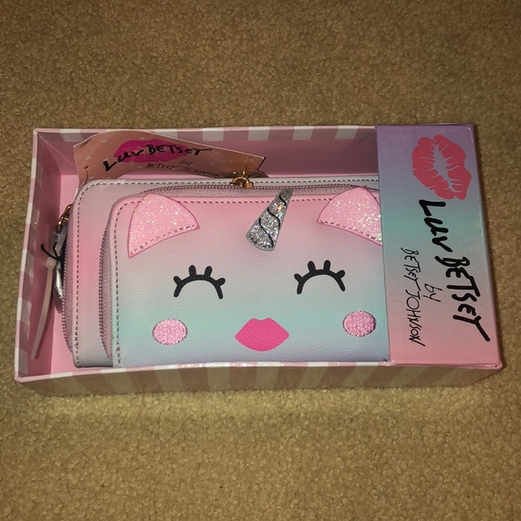 Betsey Johnson Handbags - *NEW* Betsey Johnson wallet